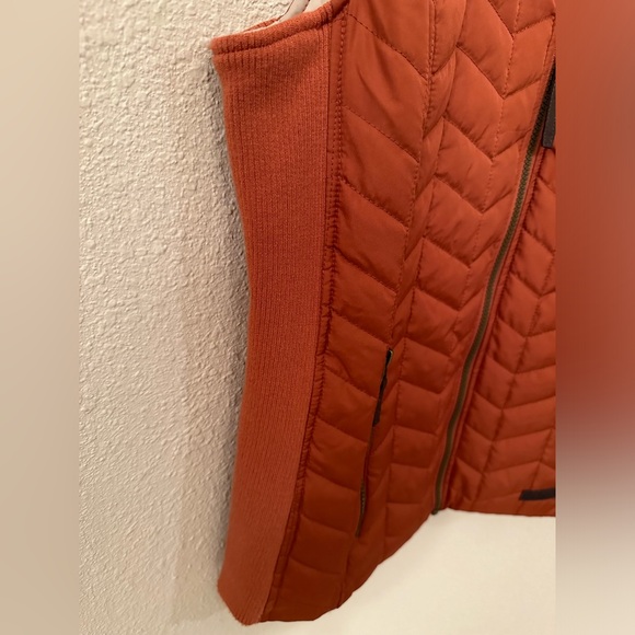 NWT G.H. Bass & Co Women's Quilted Vest - Size Medium - Picture 4 of 6